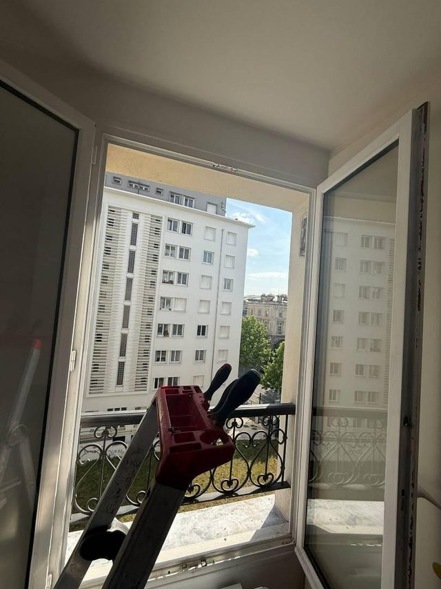 Pose d’un volet monobloc solaire Somfy io à Paris 10e